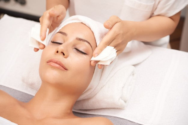 BEYOND BEAUTY CHEMICAL PEEL COURSE